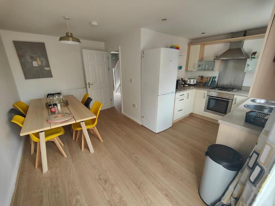 Shoreline Seaside Holiday Home Aberavon Beach Порт Толбът Екстериор снимка